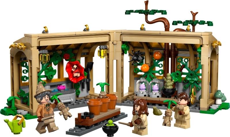 Lego®76445 Hogwarts Castle: Herbology Class