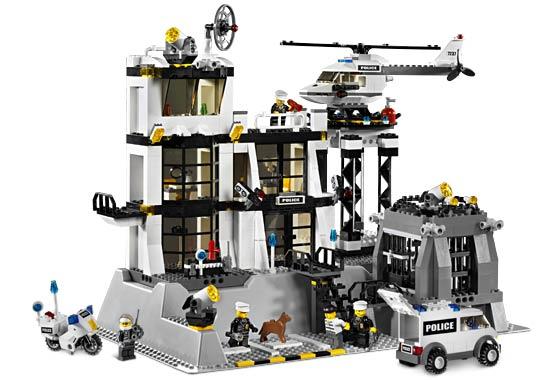 Lego®7237 Police Station - WITH Light-Up Minifigure