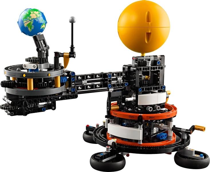 Lego® Planet Earth and Moon in Orbit - 42179